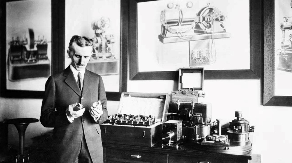 Никола Тесла изобретает двигатель переменного тока